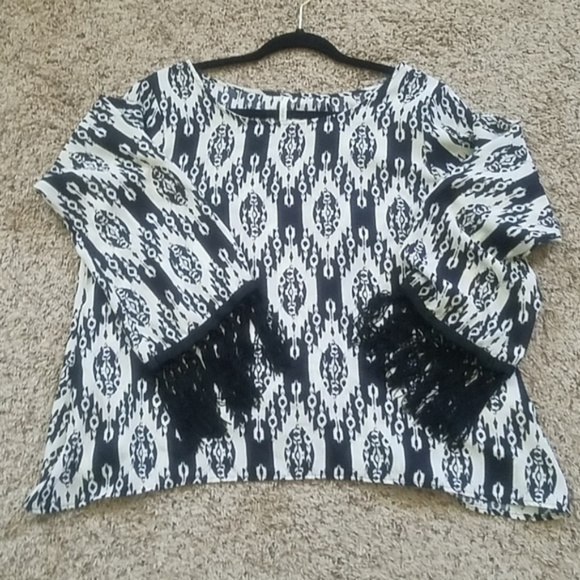 Black & White • Fringed • Split Back Top - SAGE - Picture 3 of 8